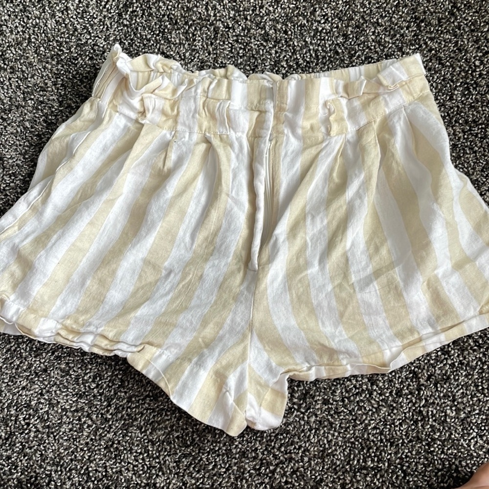 Full Circle Trends White and Yellow Striped Ruffle Shorts Size M